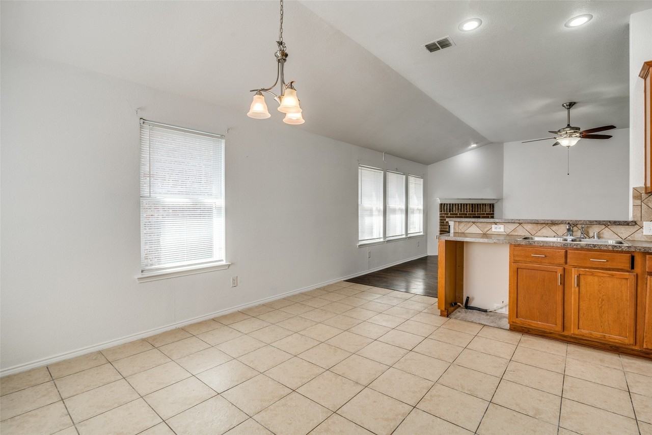 2014 Zavala - Photo 4 of 23