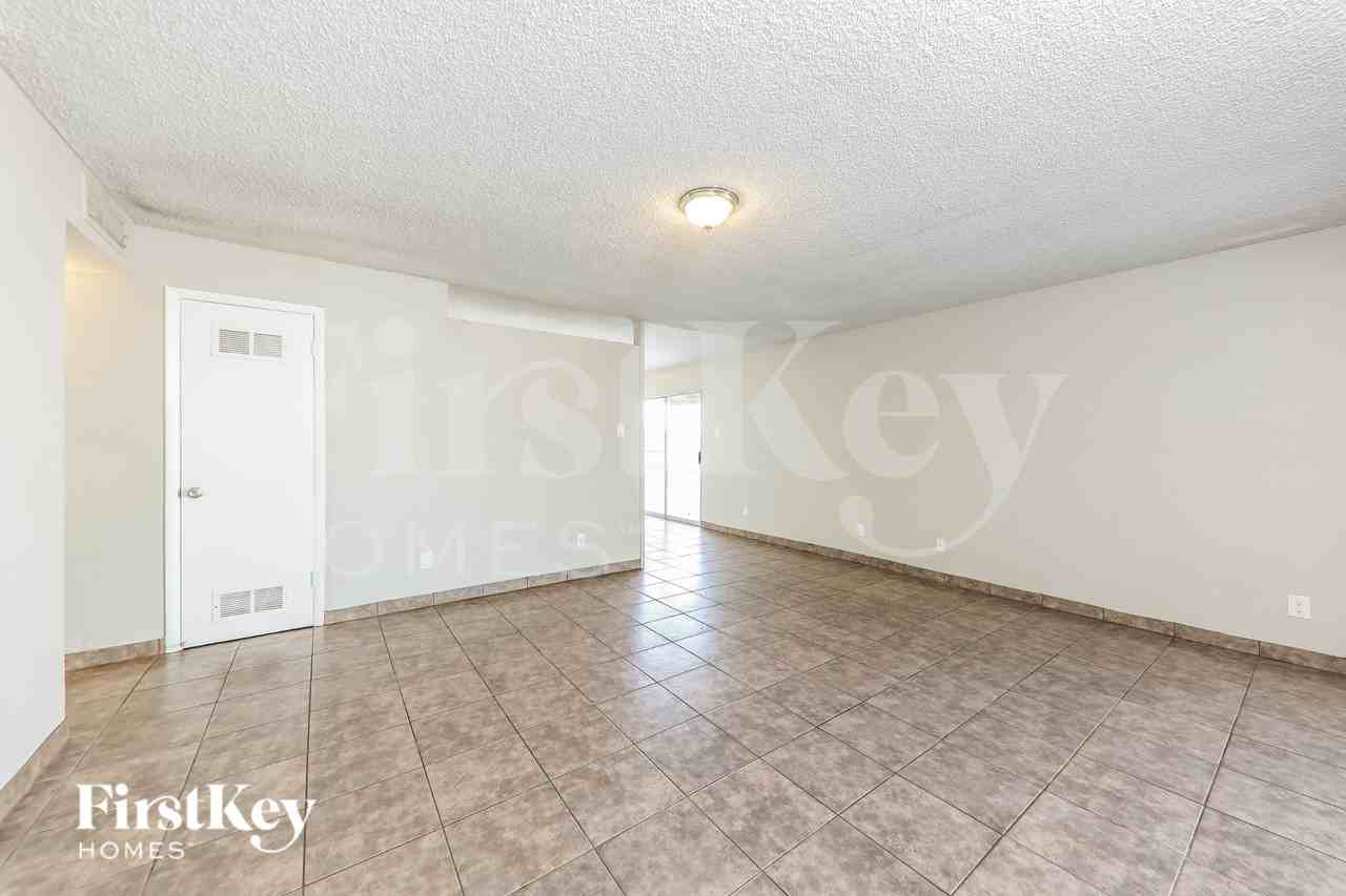 13857 N 48th Ave - Photo 6 of 16