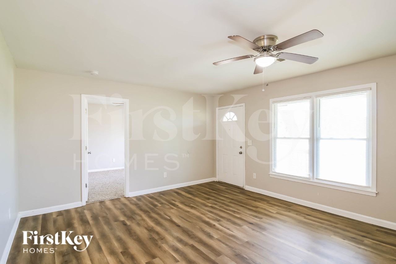 137 Classic Rd - Photo 5 of 19