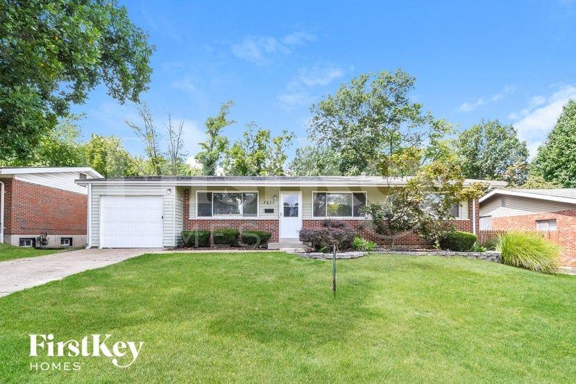 1335 Pepperhill Dr - Photo 2 of 15