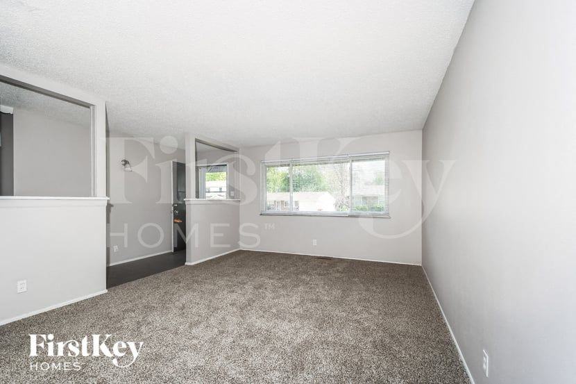 1335 Pepperhill Dr - Photo 3 of 15