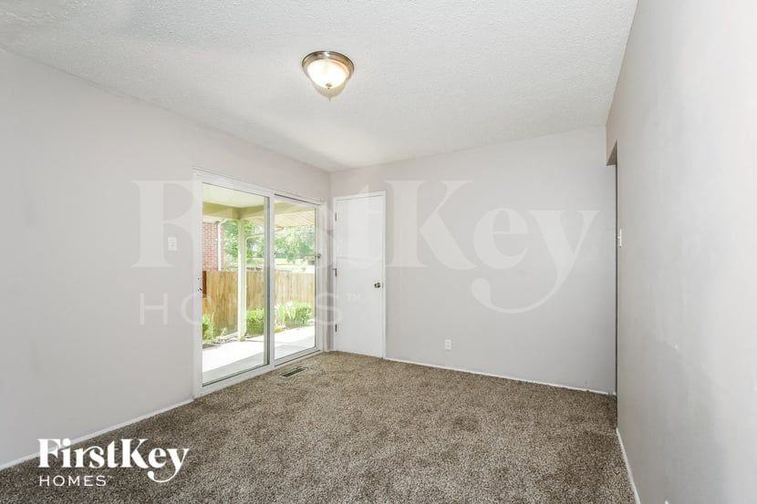 1335 Pepperhill Dr - Photo 4 of 15
