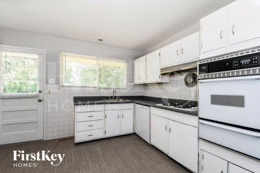 1335 Pepperhill Dr - Photo 6 of 15
