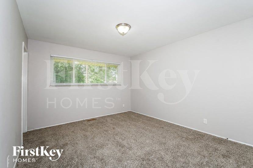 1335 Pepperhill Dr - Photo 7 of 15