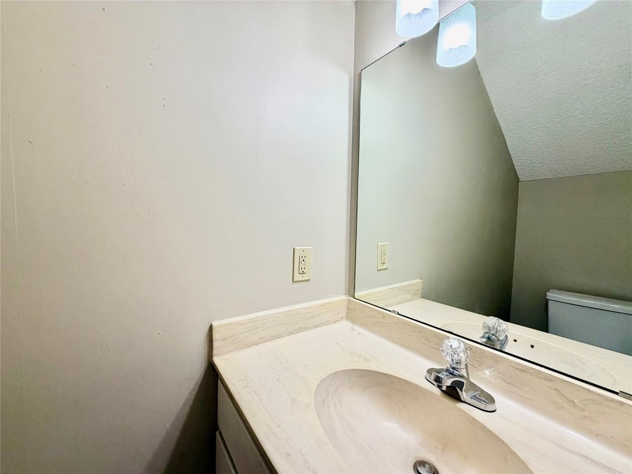 1247 Dallas Dr - Photo 3 of 16