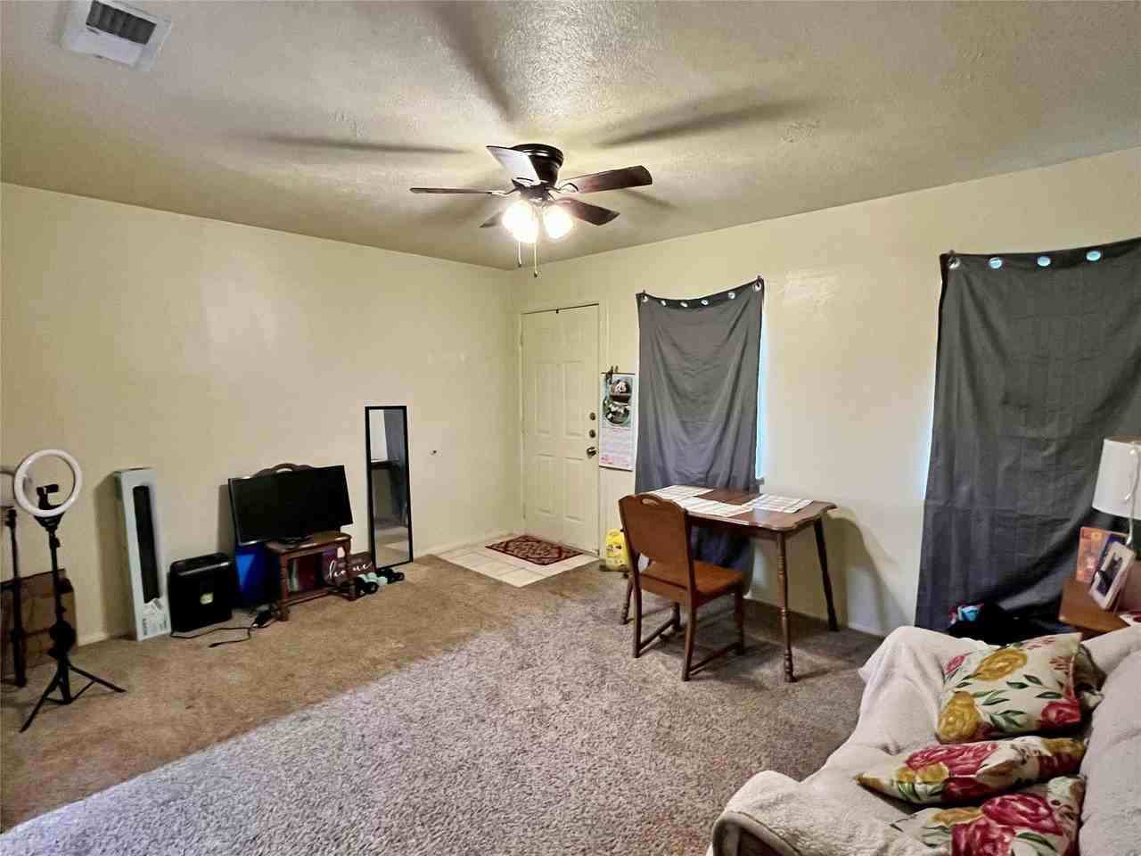 1612 Wayne St - Photo 4 of 13
