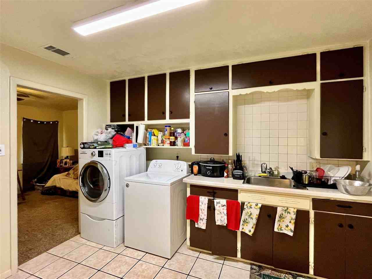 1612 Wayne St - Photo 6 of 13