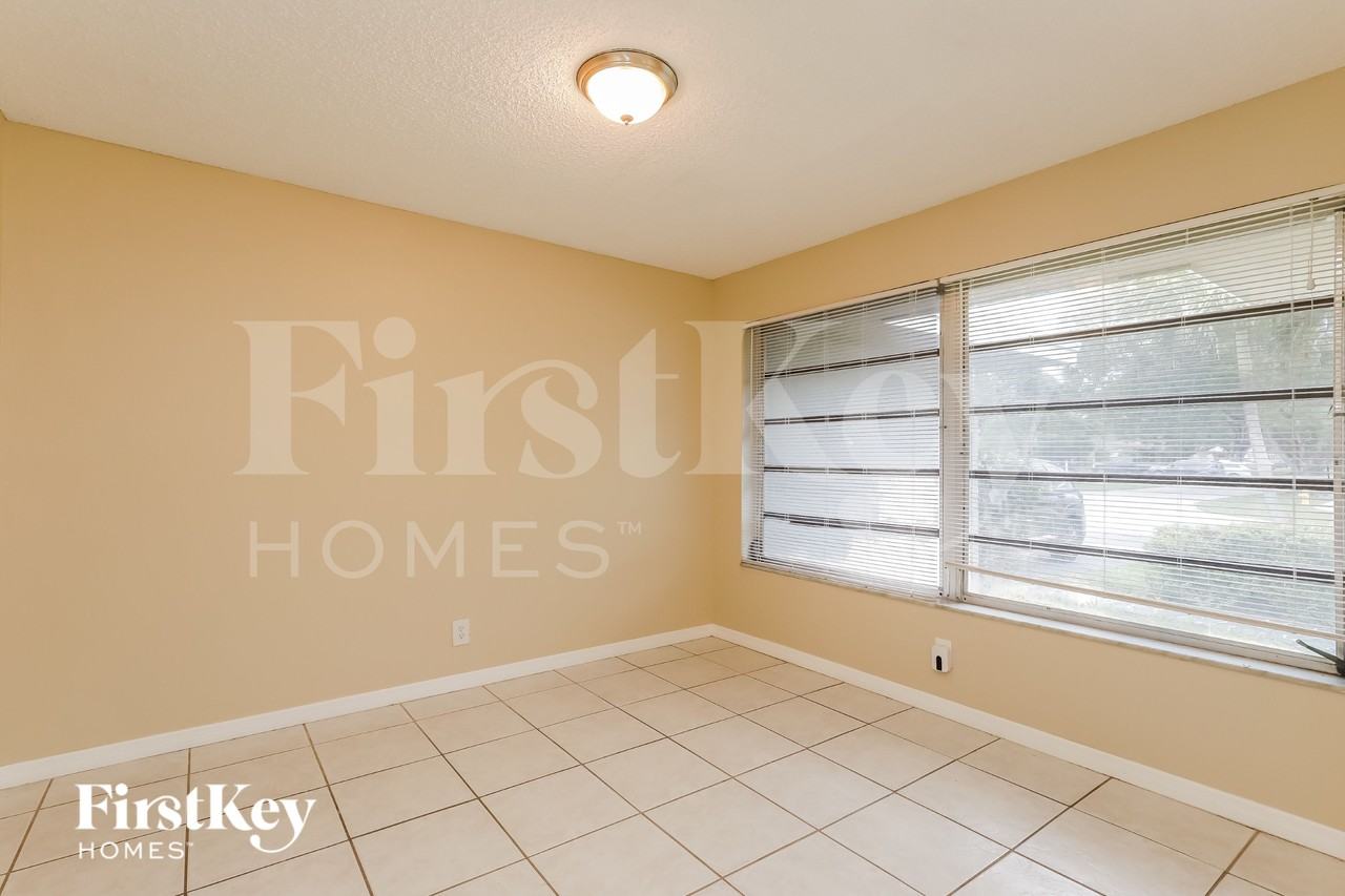 1261 Nwterrace - Photo 4 of 16