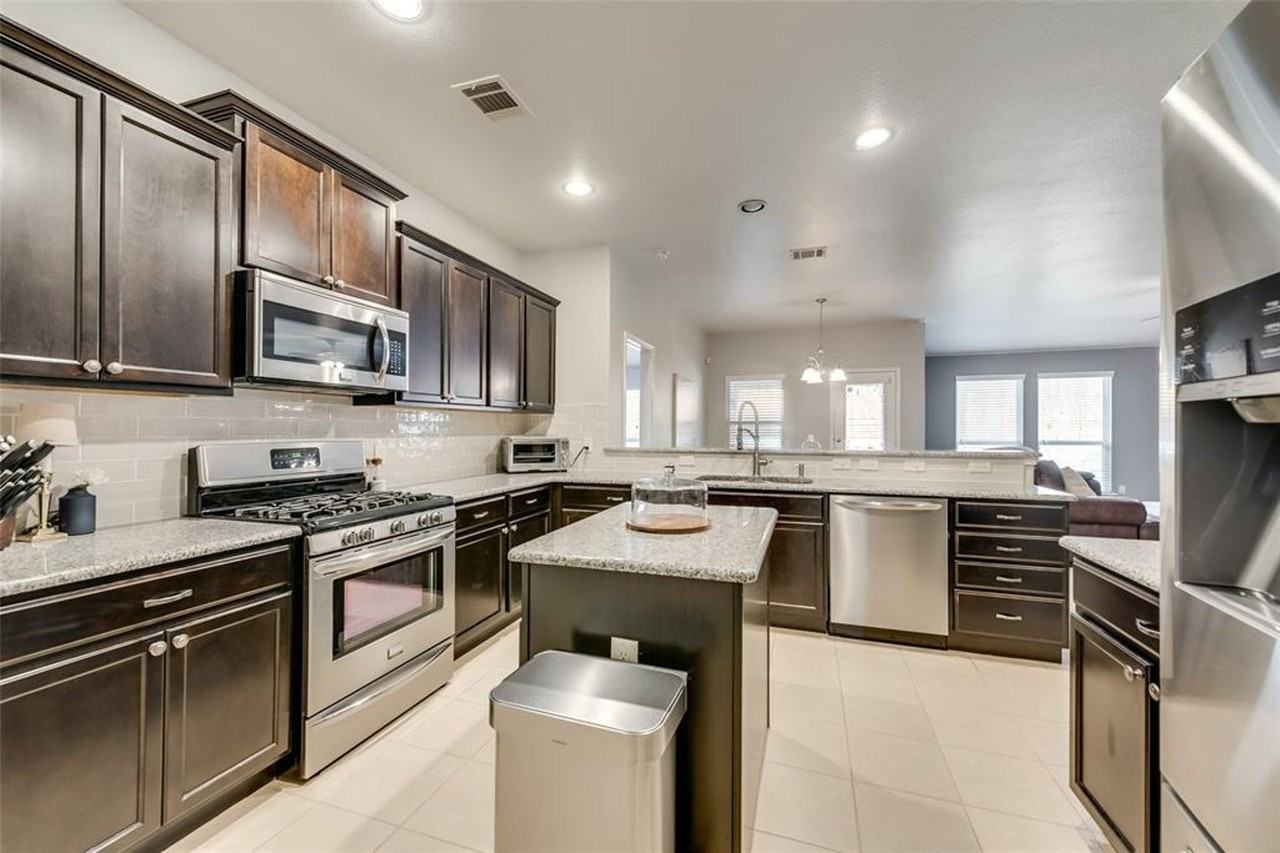 3406 Van Zandt Rd - Photo 3 of 6