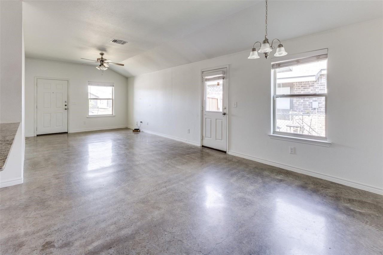 6011 Amelia Earhart Blvd #B - Photo 5 of 15