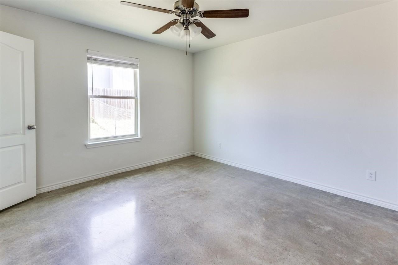 6011 Amelia Earhart Blvd #B - Photo 6 of 15
