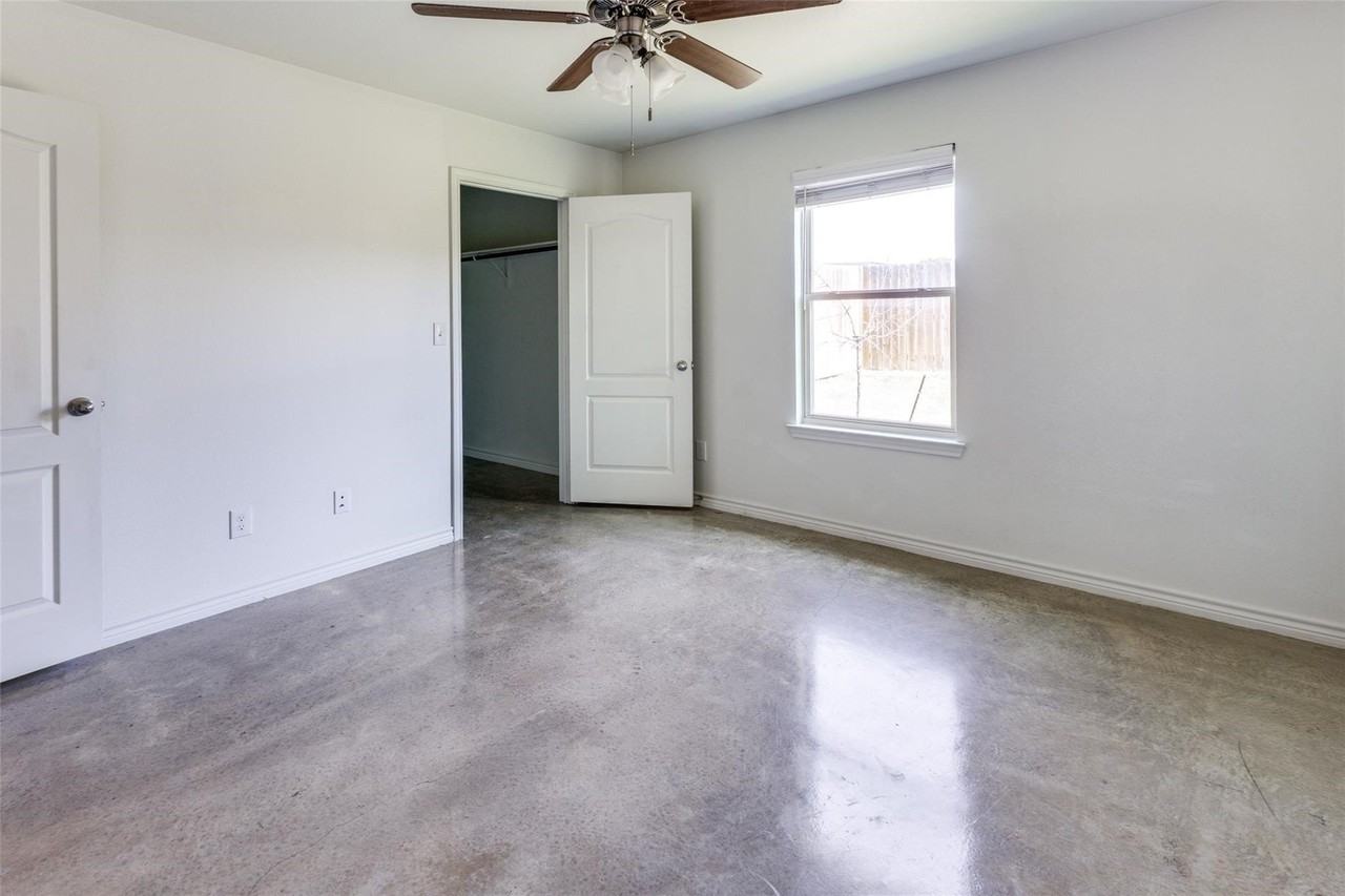6011 Amelia Earhart Blvd #B - Photo 7 of 15