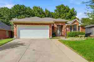 featured image of 2921 Meadow Glen Dr