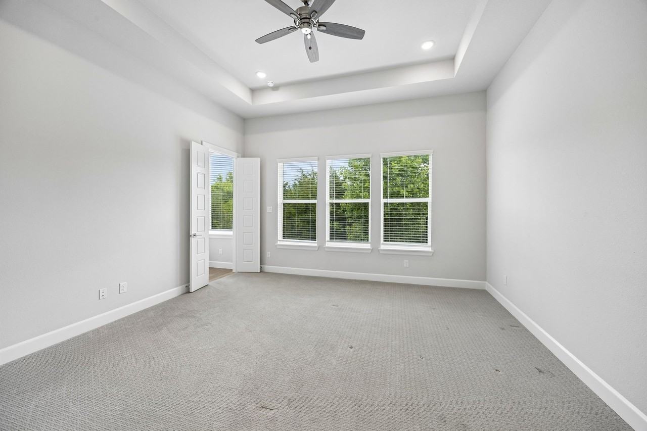 826 Marathon Ct - Photo 4 of 11