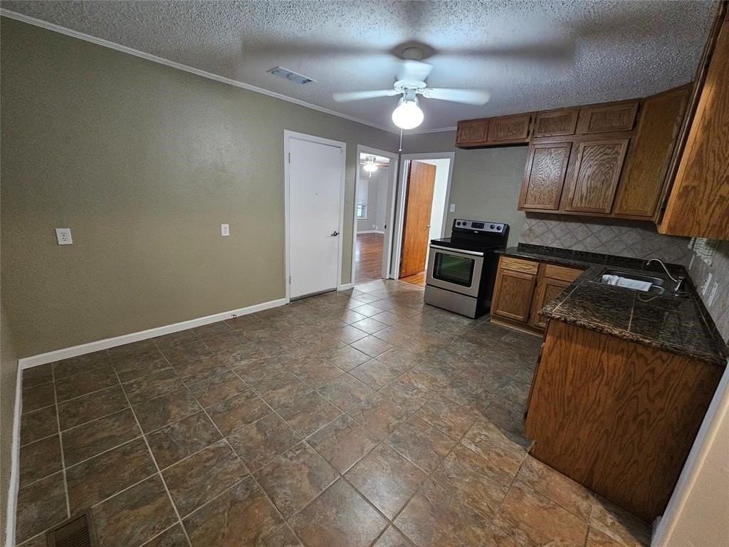 804 Cedar St - Photo 3 of 15