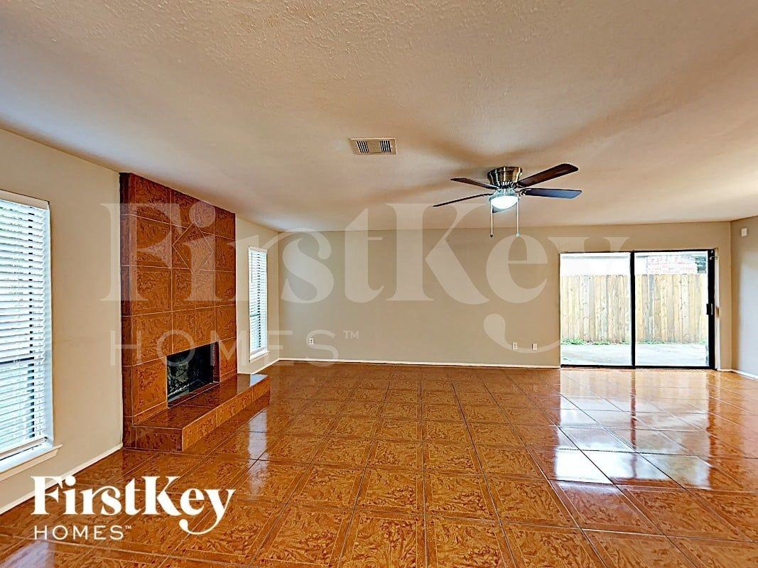 10615 Heather Hill Dr - Photo 3 of 16