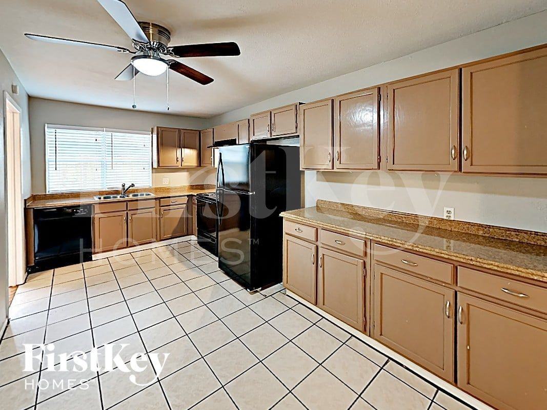 10615 Heather Hill Dr - Photo 4 of 16