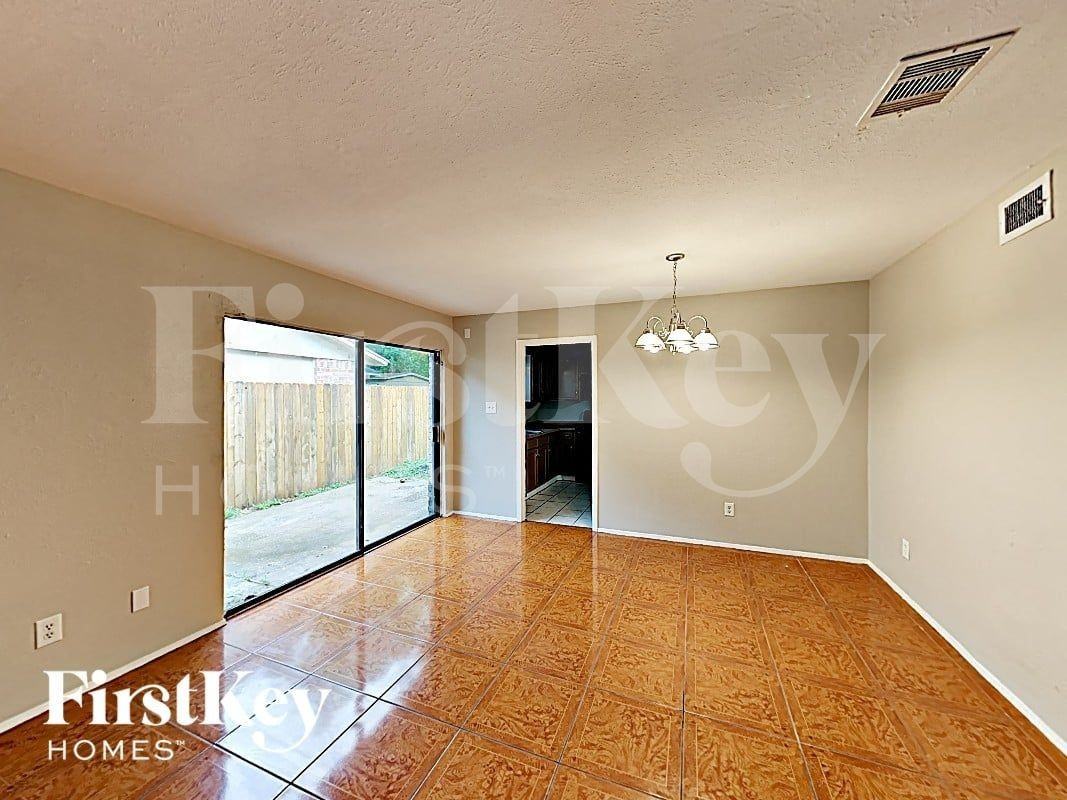 10615 Heather Hill Dr - Photo 5 of 16