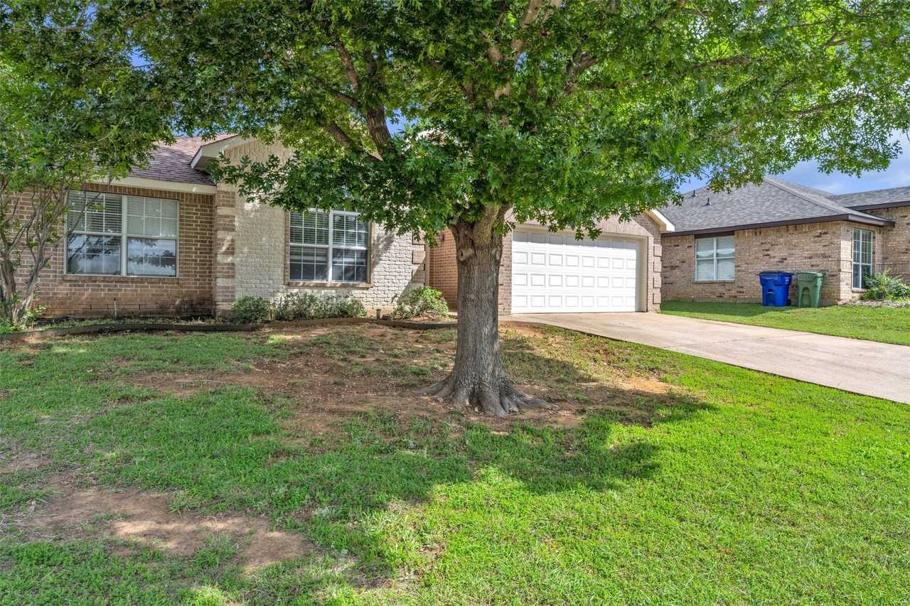1618 Fern Dr - Photo 3 of 34