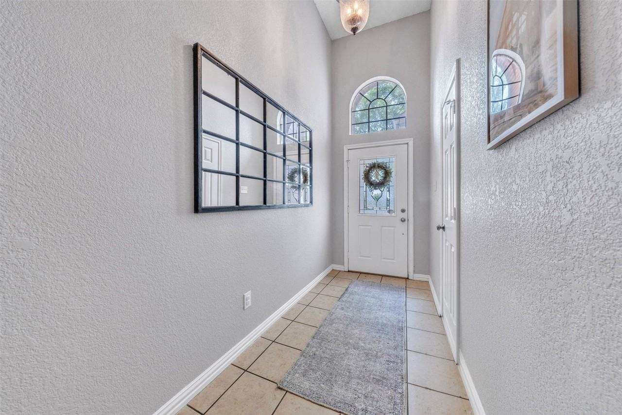 1618 Fern Dr - Photo 4 of 34