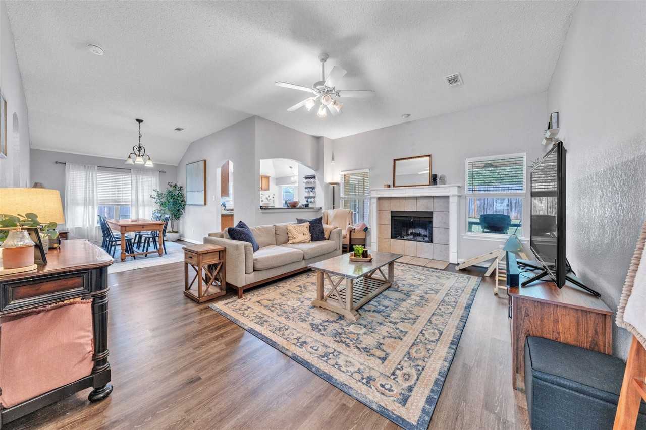 1618 Fern Dr - Photo 6 of 34