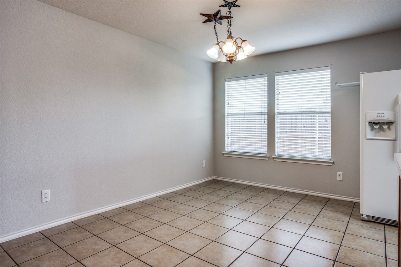 821 Oak Hollow Ln - Photo 6 of 25