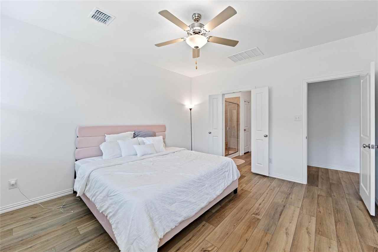 1209 Mesquite Ln - Photo 6 of 22