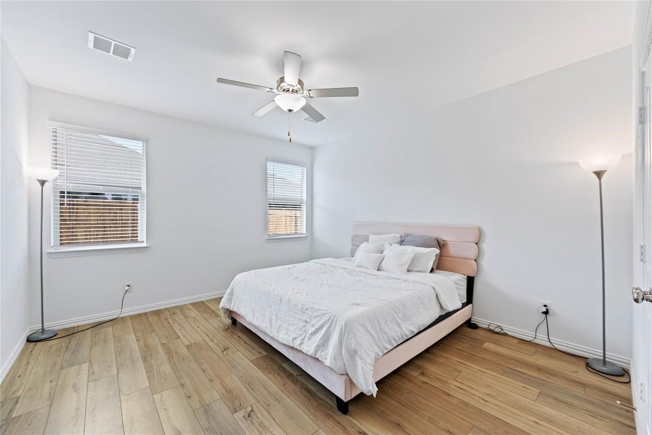 1209 Mesquite Ln - Photo 7 of 22