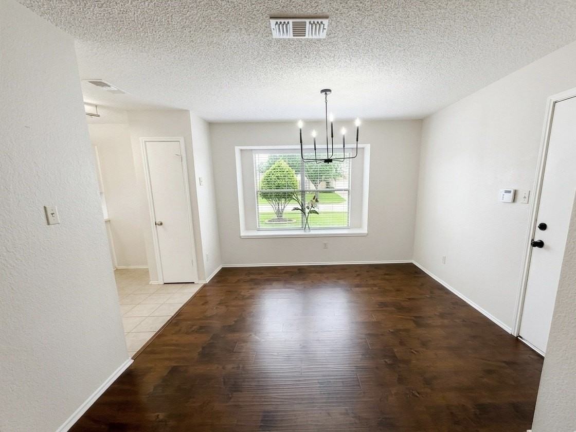 5028 Coker Dr - Photo 3 of 11
