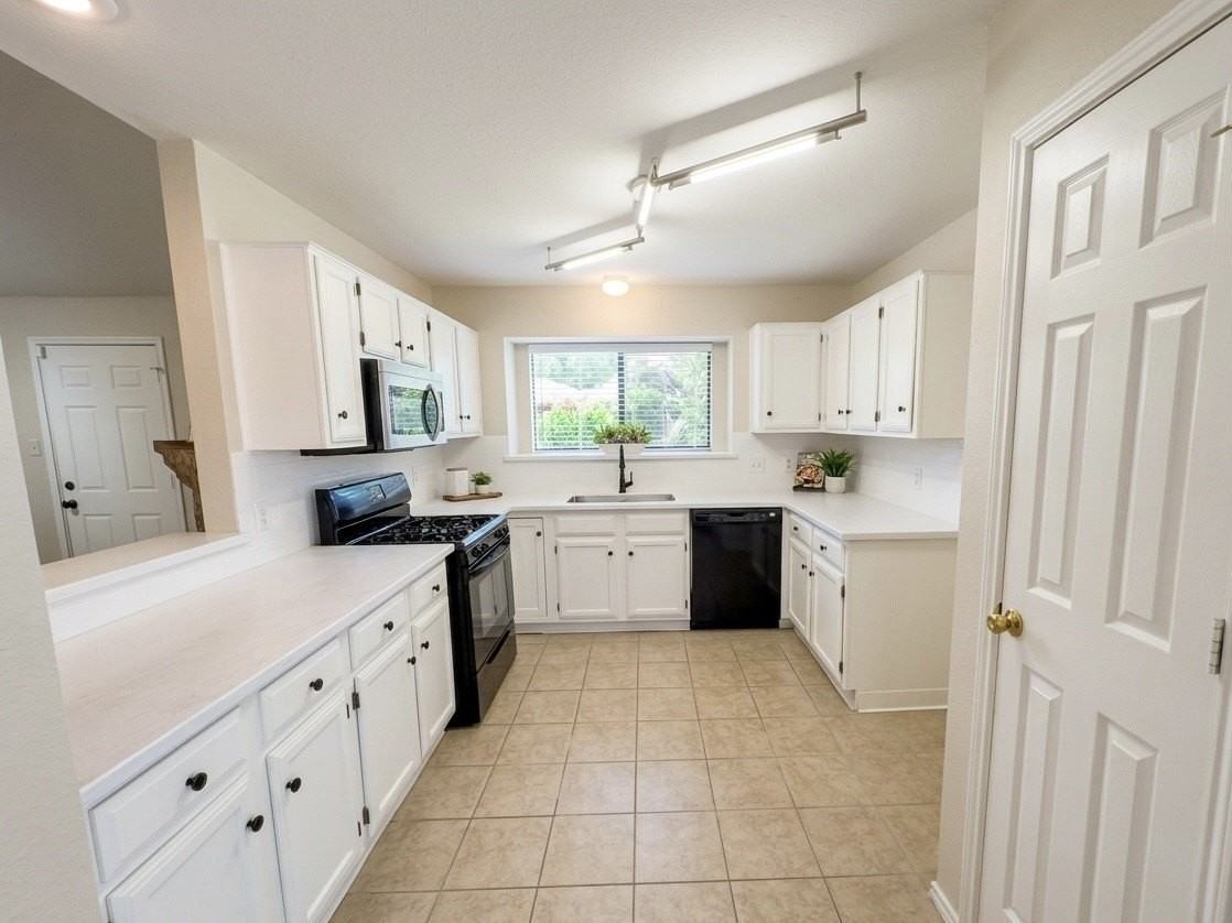 5028 Coker Dr - Photo 4 of 11