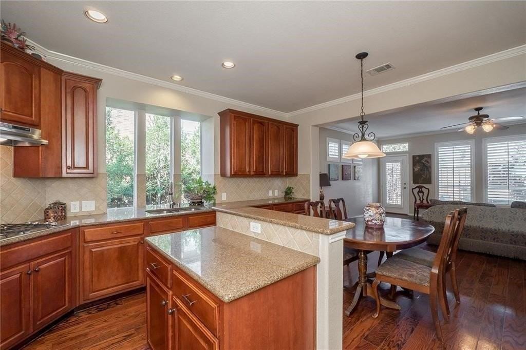 2374 Aspermount Dr - Photo 4 of 24