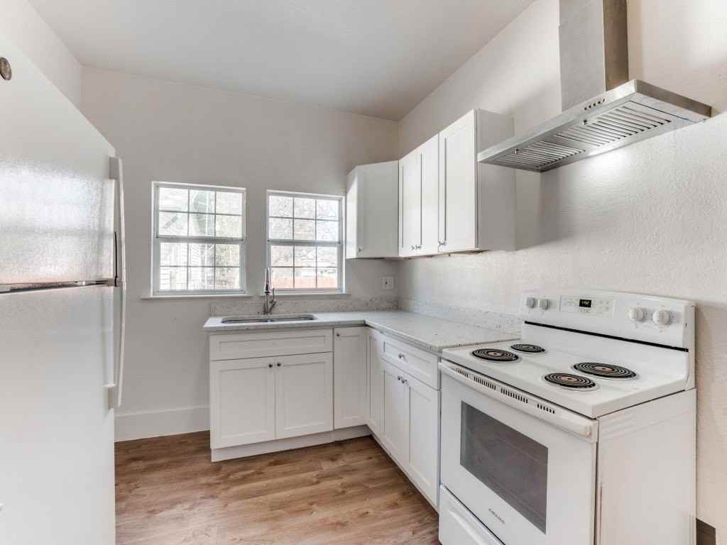 1630 Poplar St - Photo 5 of 20