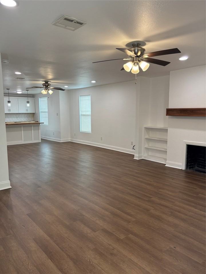 2722 S Adams St - Photo 3 of 13