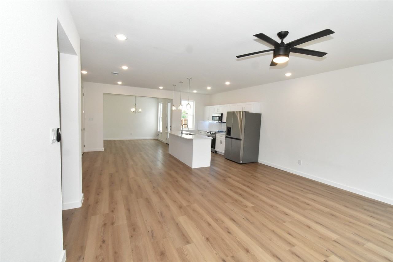 9532 Thorncrown Ln - Photo 6 of 37