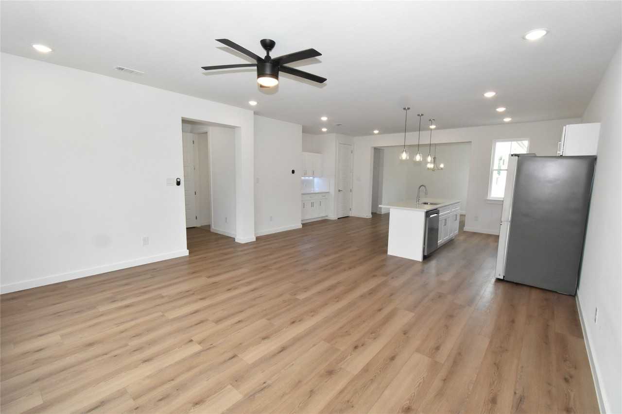 9532 Thorncrown Ln - Photo 7 of 37