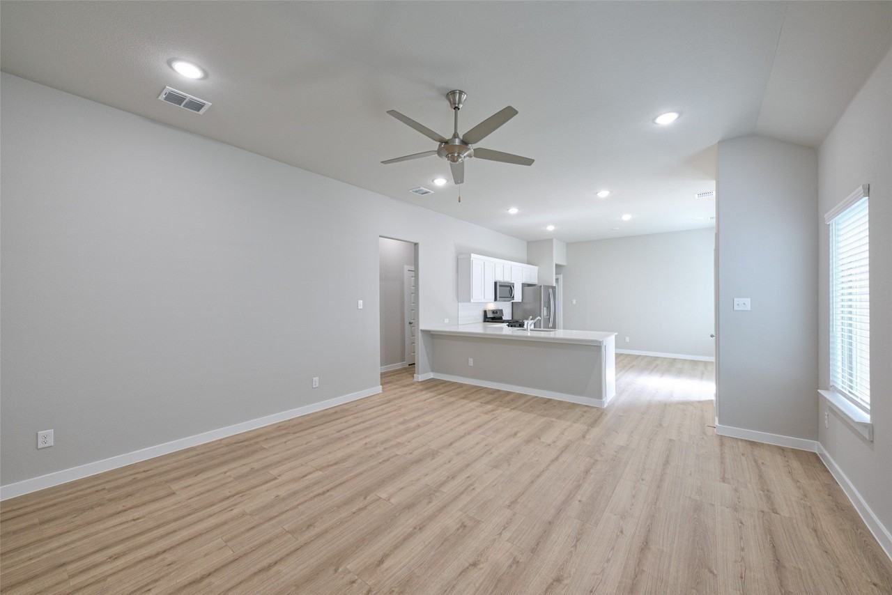 3032 Leatherwood Ln - Photo 4 of 16