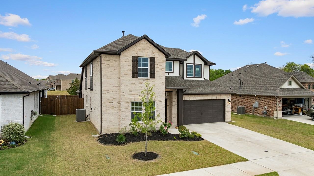 606 Creekview Ln - Photo 3 of 35