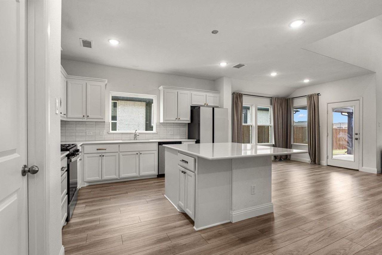 606 Creekview Ln - Photo 6 of 35