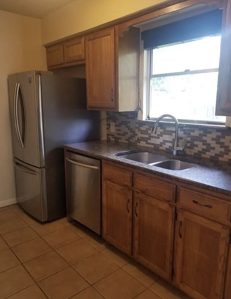 4649 Highgrove Dr - Photo 3 of 14