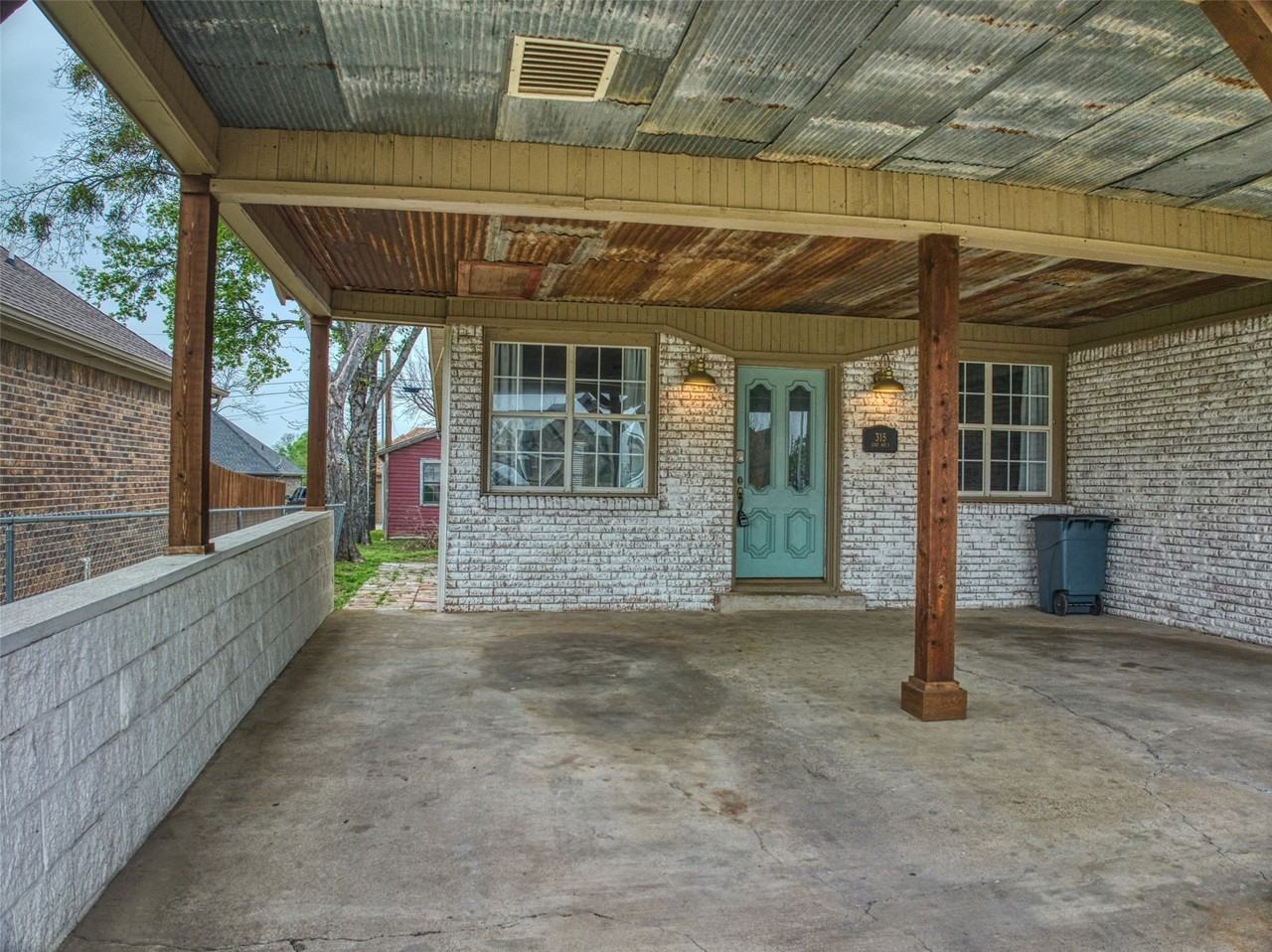 315 E Avenue F - Photo 3 of 31