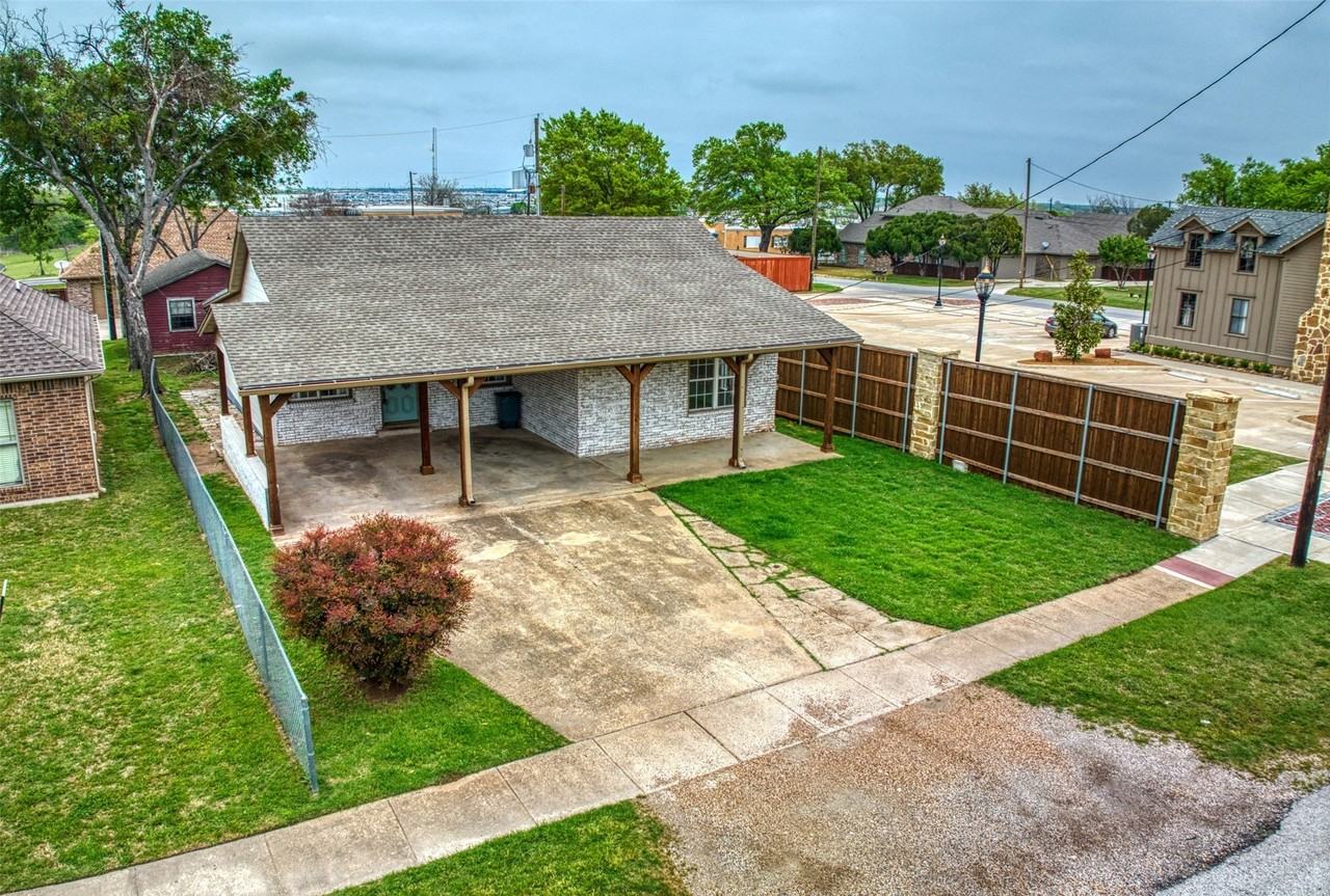 315 E Avenue F - Photo 5 of 31