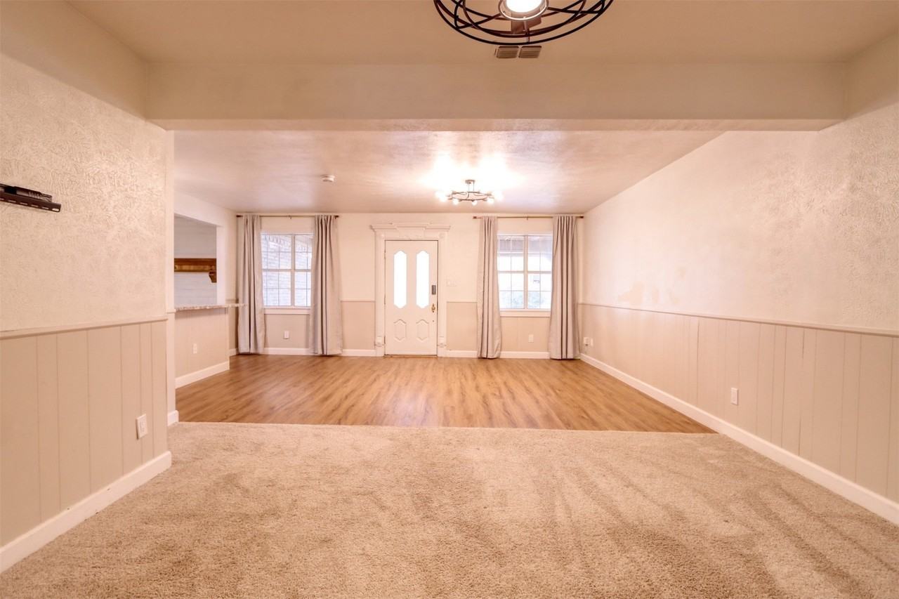 315 E Avenue F - Photo 6 of 31