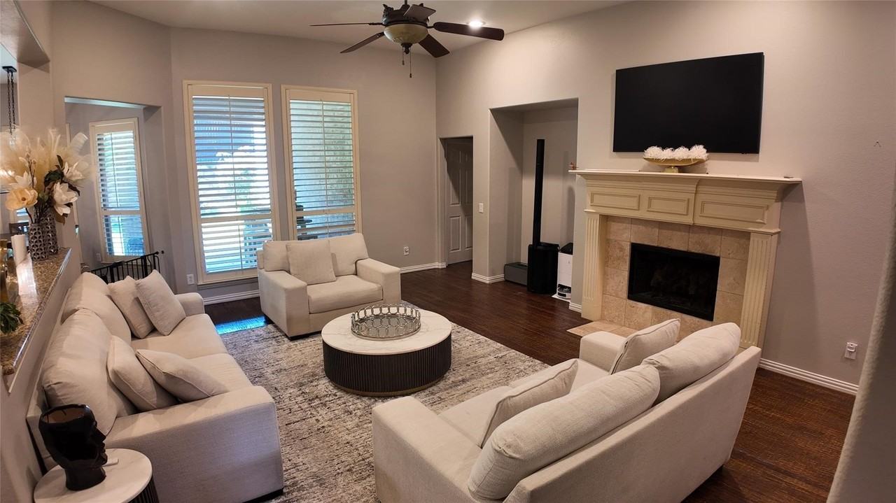 1005 Grandbury Street #A - Photo 4 of 17