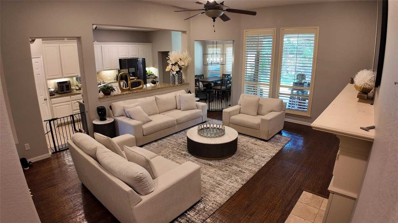 1005 Grandbury Street #A - Photo 5 of 17