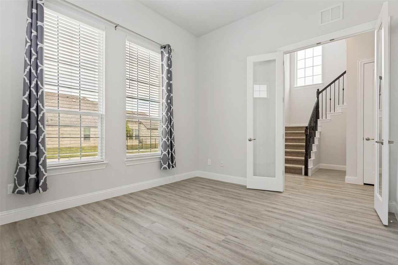 2726 Geranium Ln - Photo 4 of 25