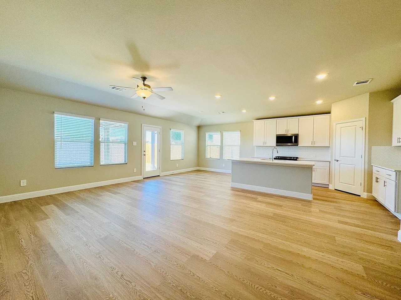 1093 Eagle Run Ln - Photo 2 of 16