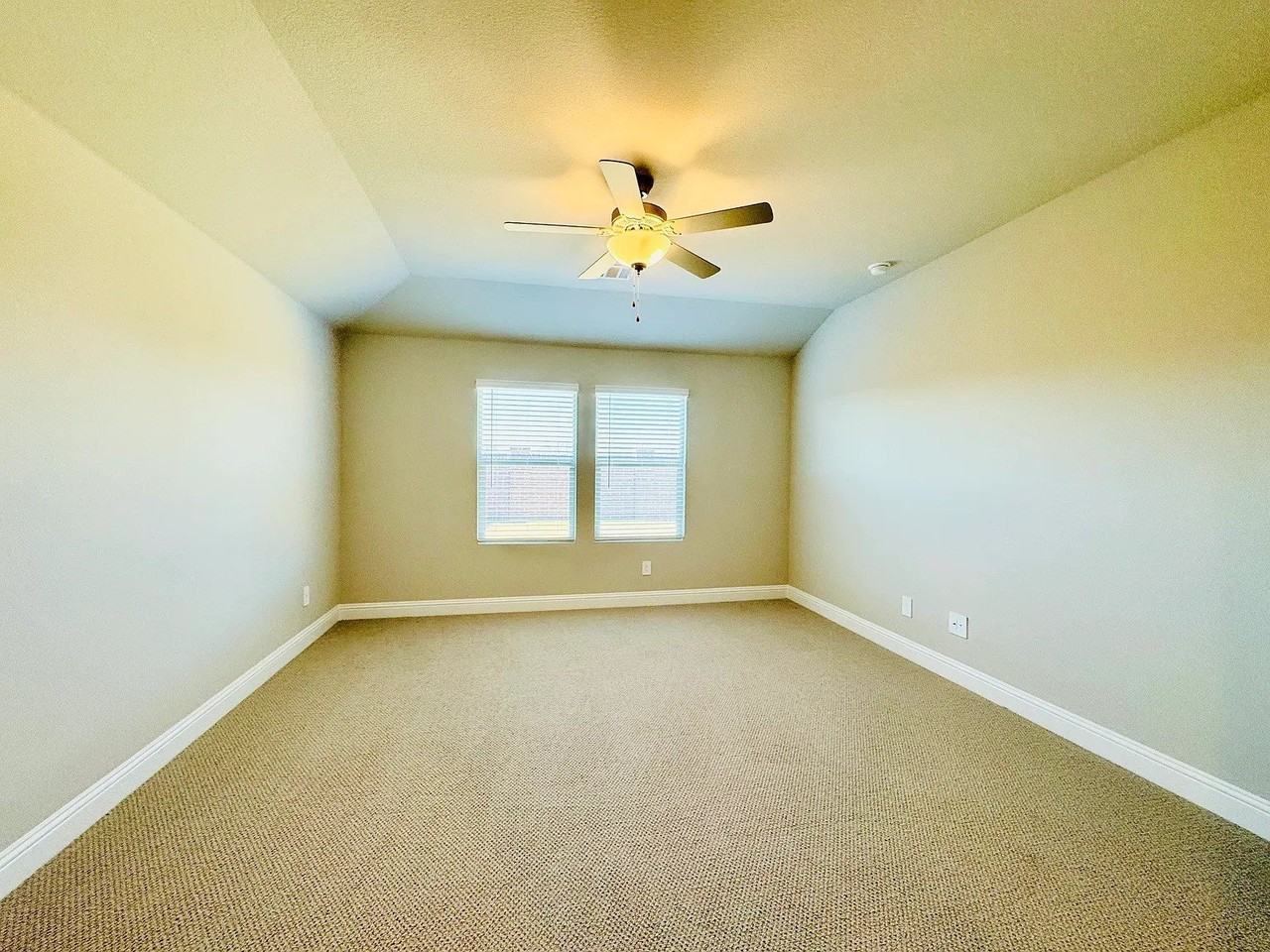 1093 Eagle Run Ln - Photo 3 of 16