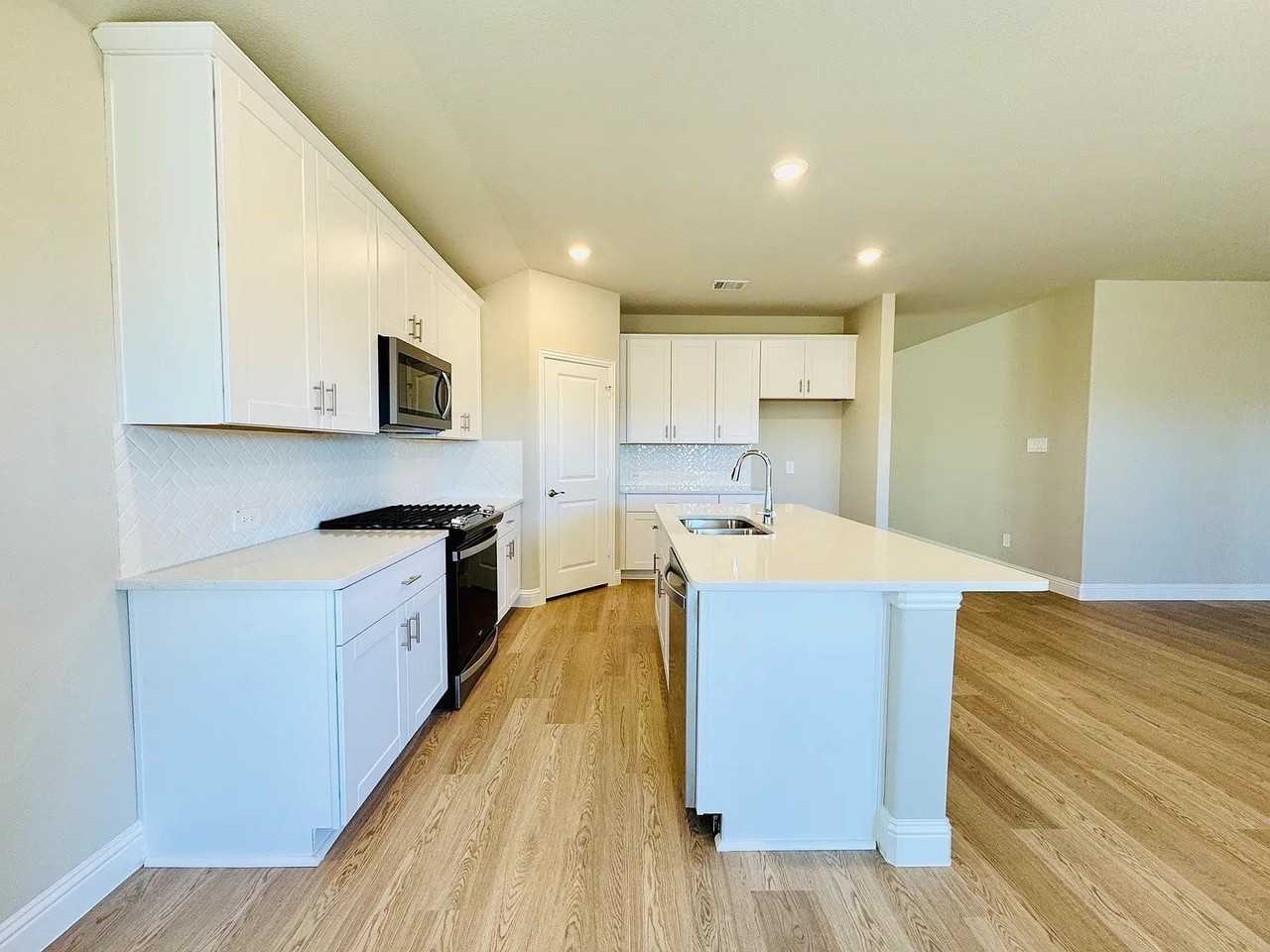 1093 Eagle Run Ln - Photo 6 of 16