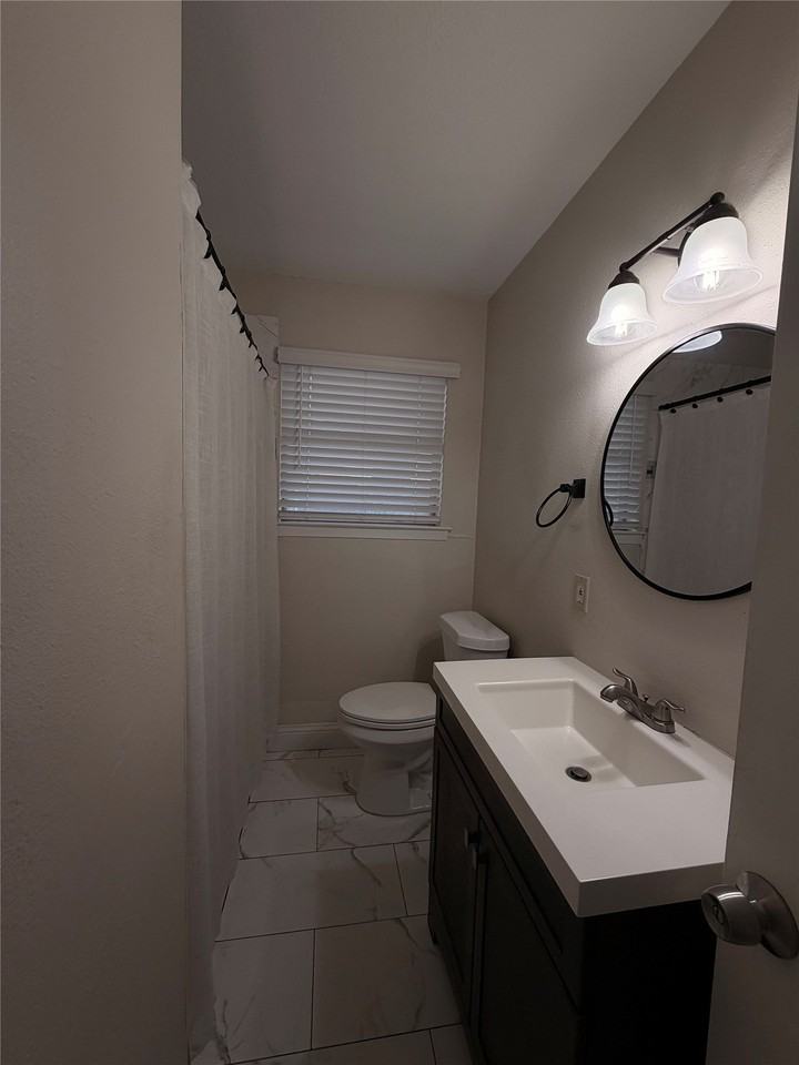 9605 Kittyhawk Ln - Photo 2 of 6
