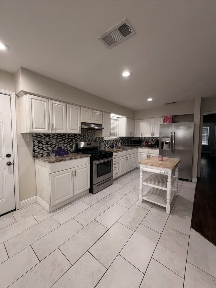 9605 Kittyhawk Ln - Photo 4 of 6
